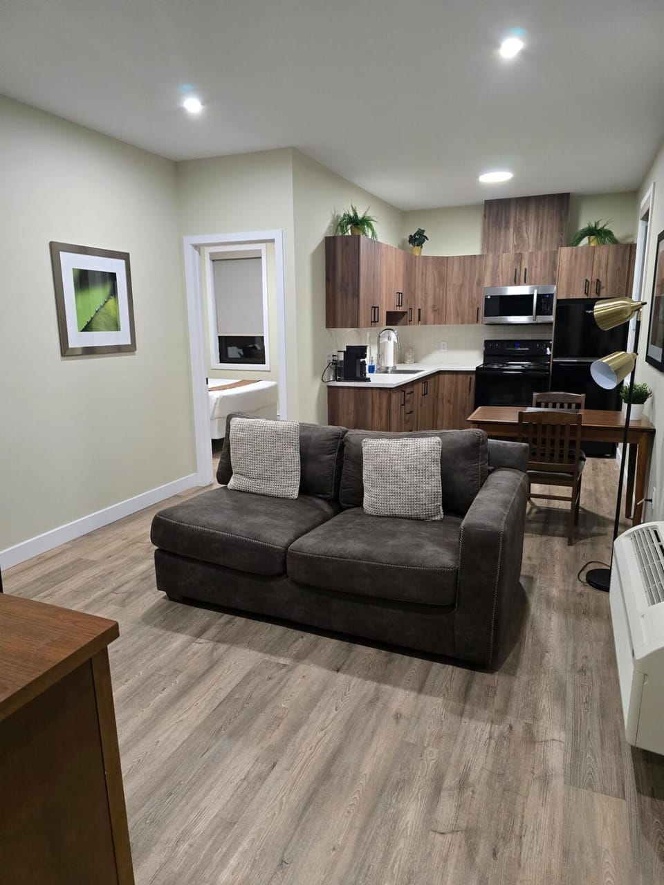 Kitchen or kitchenette, Living room, Seating area, Dining area, oven, stove