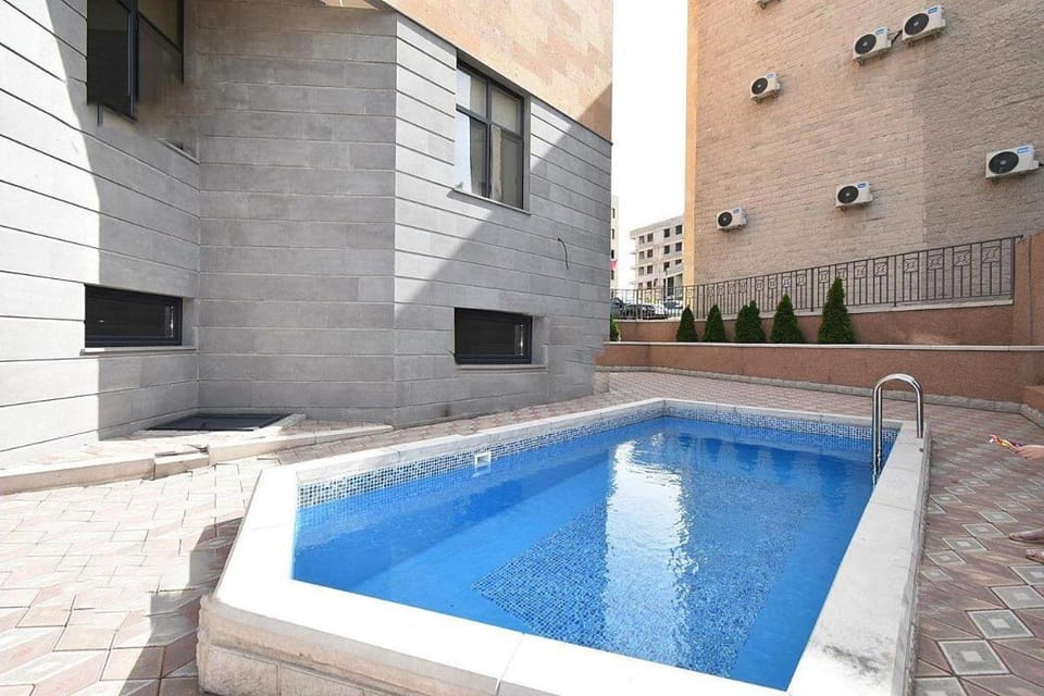 Maro markaryan apartment 2 bedroom 1 king size next standard size and sofa in the sitting room Apartment in Yerevan