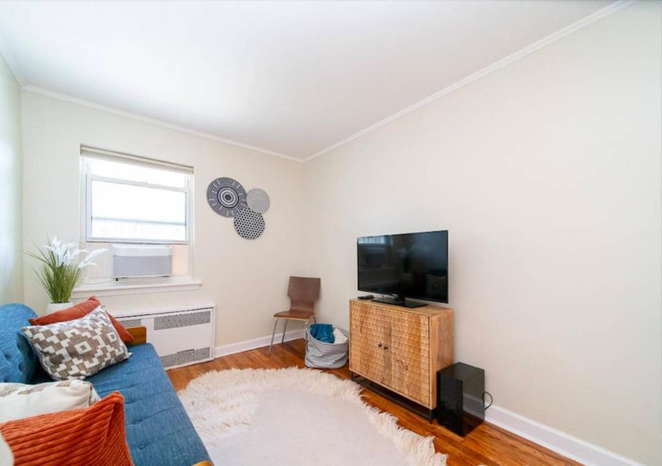 Midtown West 3 Bedroom Washer dryer and Dishwasher, June to Aug 90 days stay required Apartment in Midtown