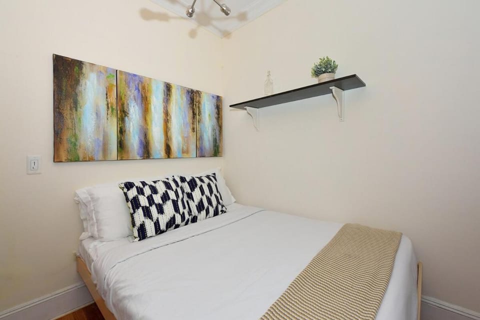 Midtown West 3 Bedroom Washer dryer and Dishwasher, June to Aug 90 days stay required Apartment in Midtown