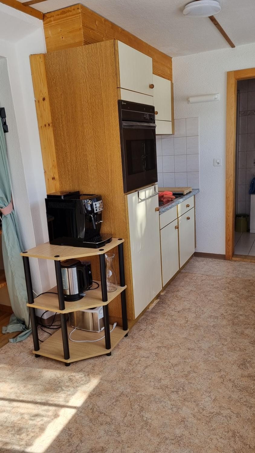 Coffee/tea facilities, Kitchen or kitchenette, stove, kitchen