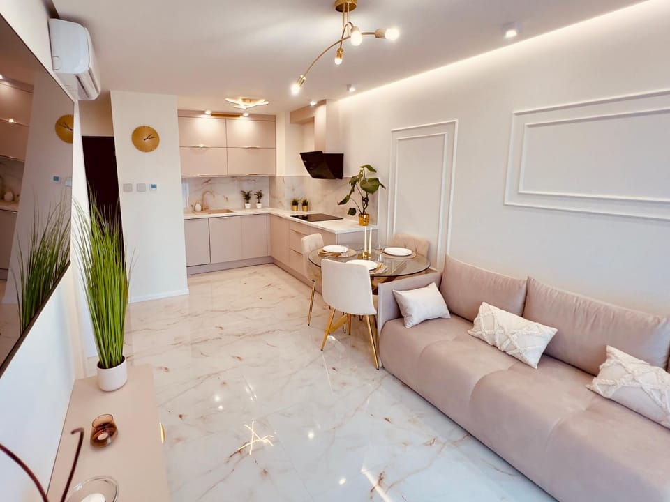 Kitchen or kitchenette, Living room, Seating area, Dining area