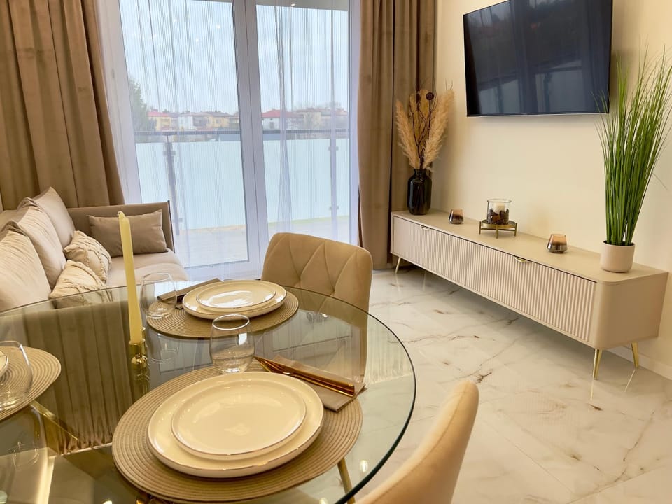 Communal lounge/ TV room, Living room, Seating area, Dining area