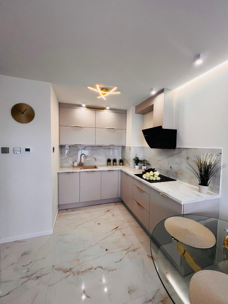 Kitchen or kitchenette, Food and drinks, Food, stove