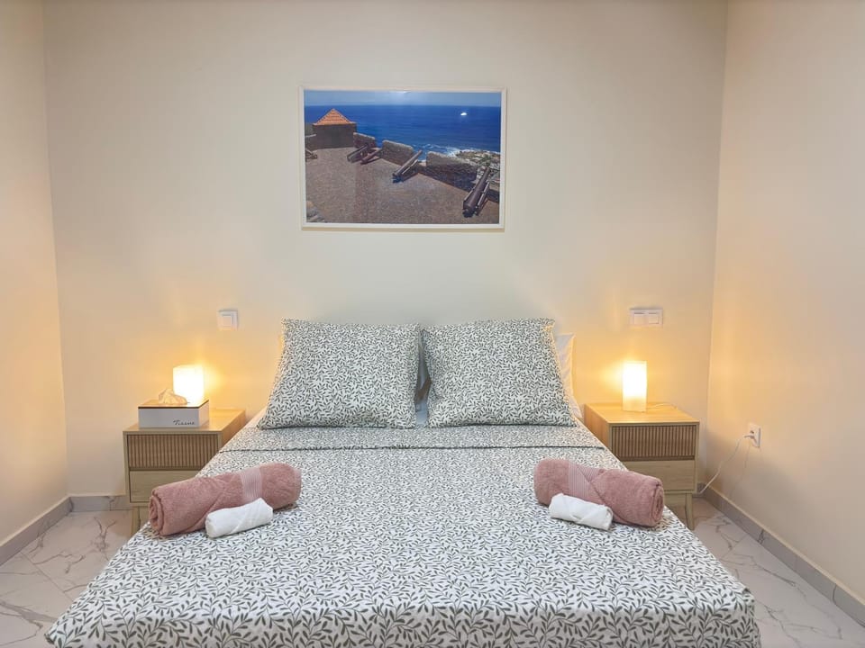 Bedroom, towels, towels