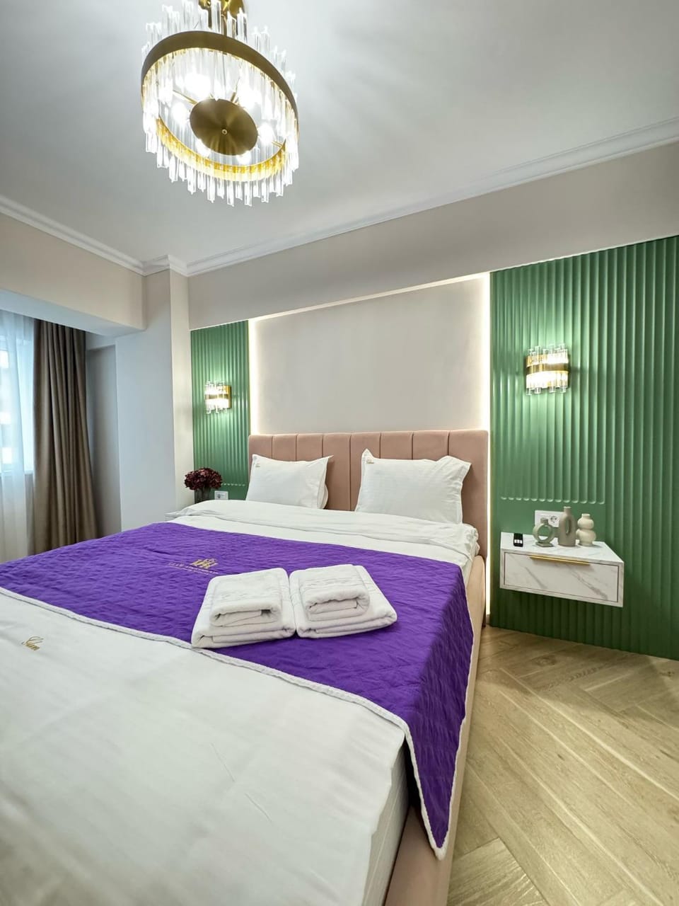 Bed, Photo of the whole room, Bedroom, towels