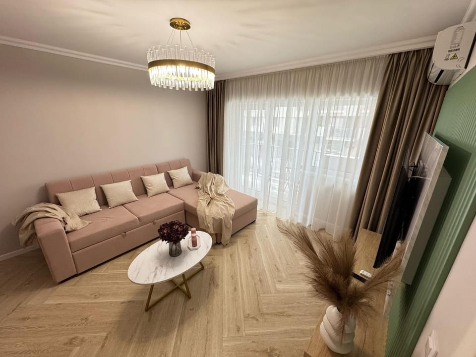 Bed, TV and multimedia, Living room, Photo of the whole room, Seating area, Bedroom, air conditioner