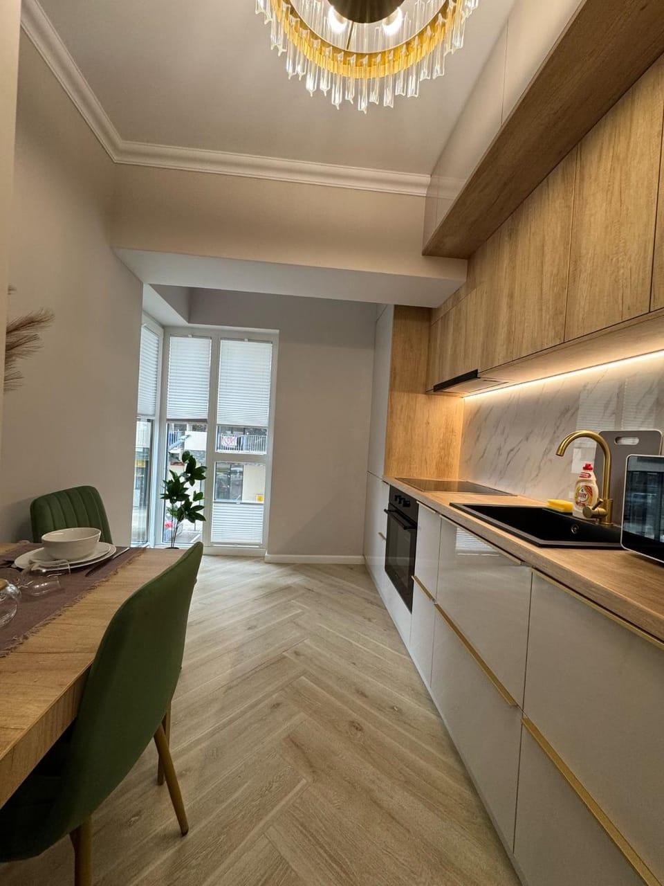 Kitchen or kitchenette, Dining area, stove
