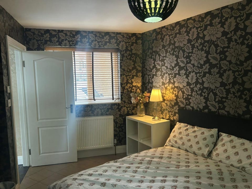 21 Fairfield Crescent Vacation rental in Edgware