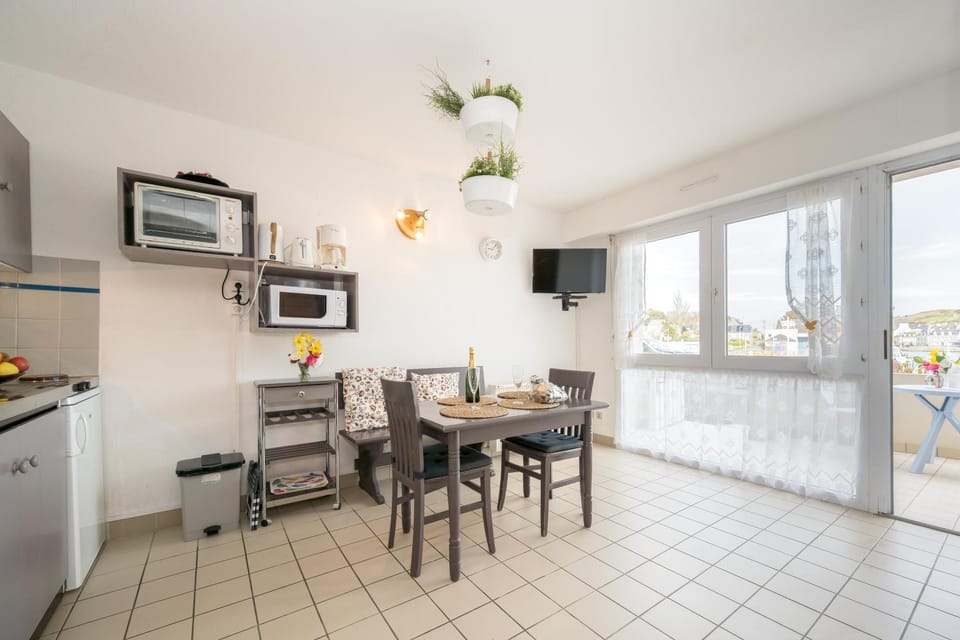 TV and multimedia, Kitchen or kitchenette, Living room, Dining area
