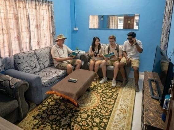 People, TV and multimedia, Living room, Seating area, group of guests, Family