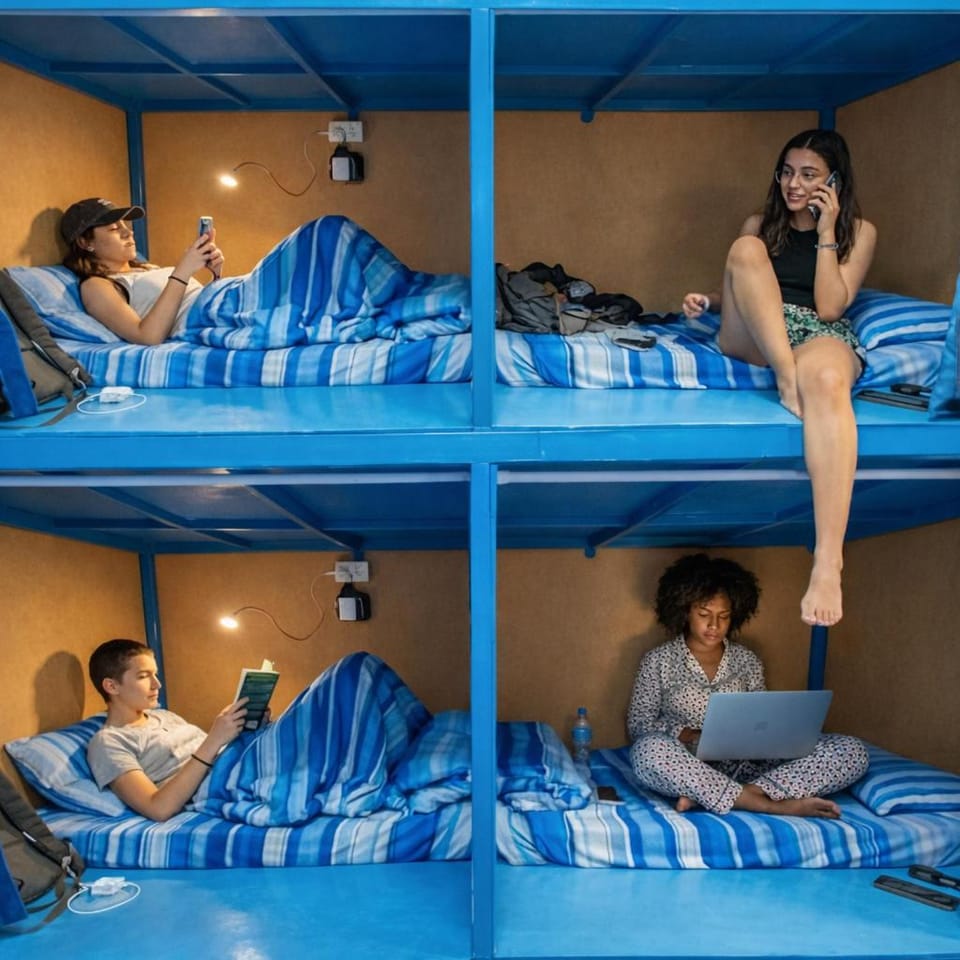 Bed, People, Photo of the whole room, Bedroom, Guests, group of guests, bunk bed