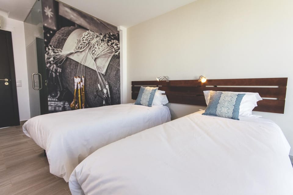 Bed, Balcony/Terrace, Bedroom, Street view