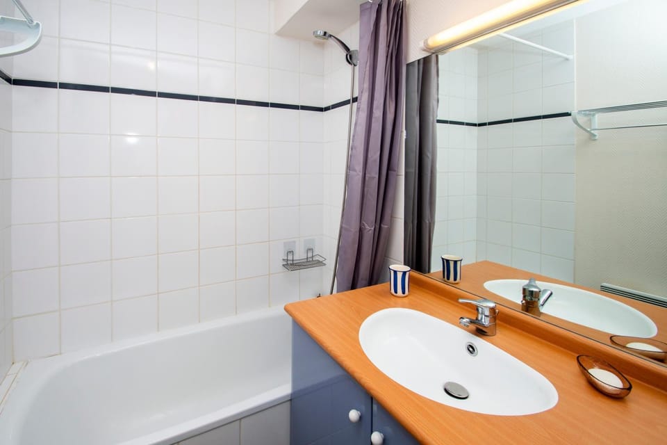 Bathroom, Bath