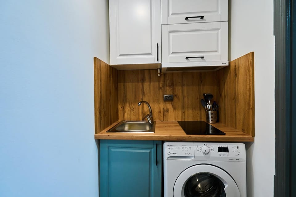 Kitchen or kitchenette, stove, washing machine