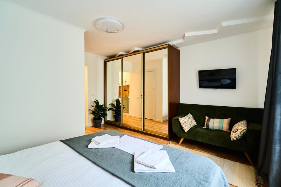 Bed, TV and multimedia, Bedroom, towels, wardrobe
