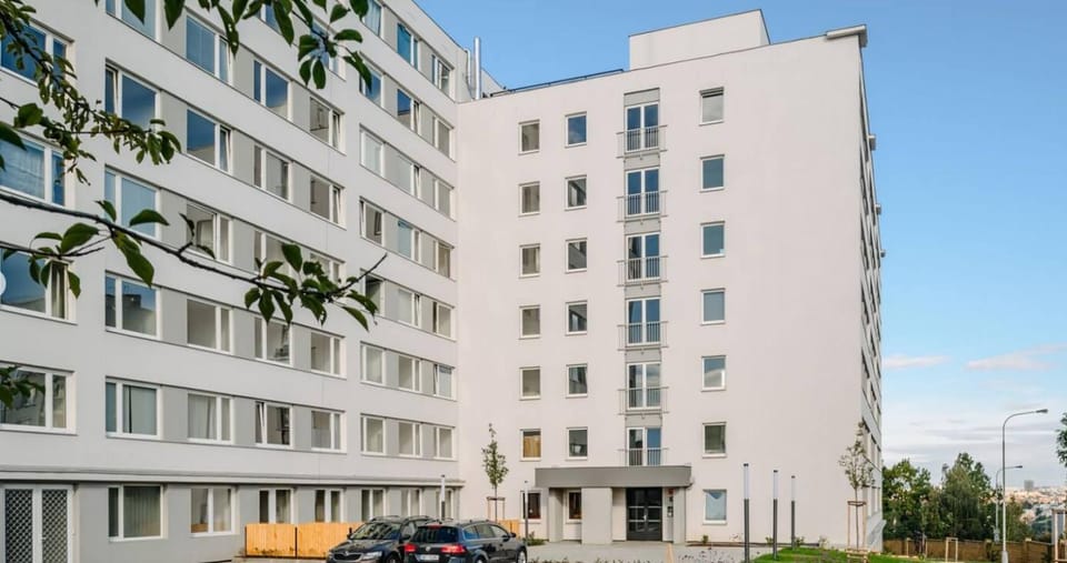 LIVE-INN PRAGUE 1 BDR CITY VIEW SUITE FOR 1-4 GUESTS, 20 Mins to center, Lift, Gym, Reception, Parking, Roof Terrace, Game & Party Apartment in Prague