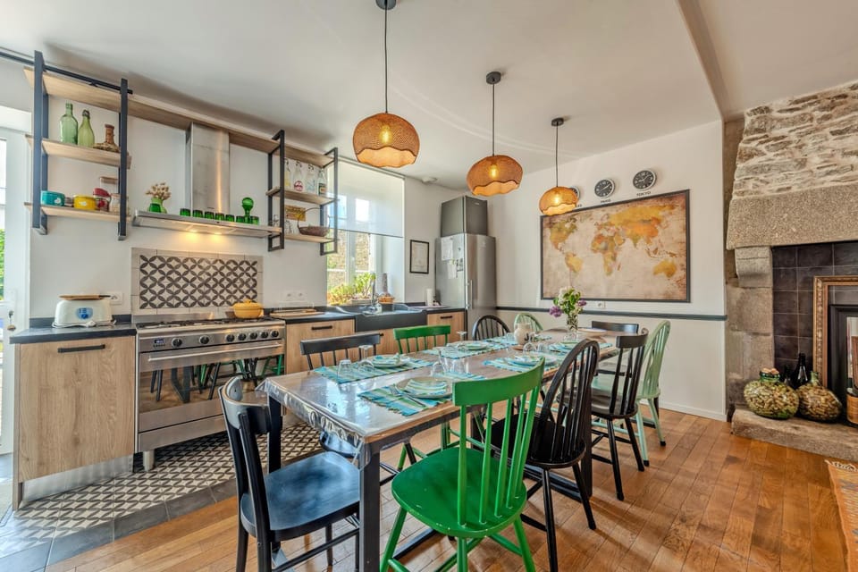Property building, Kitchen or kitchenette, Living room