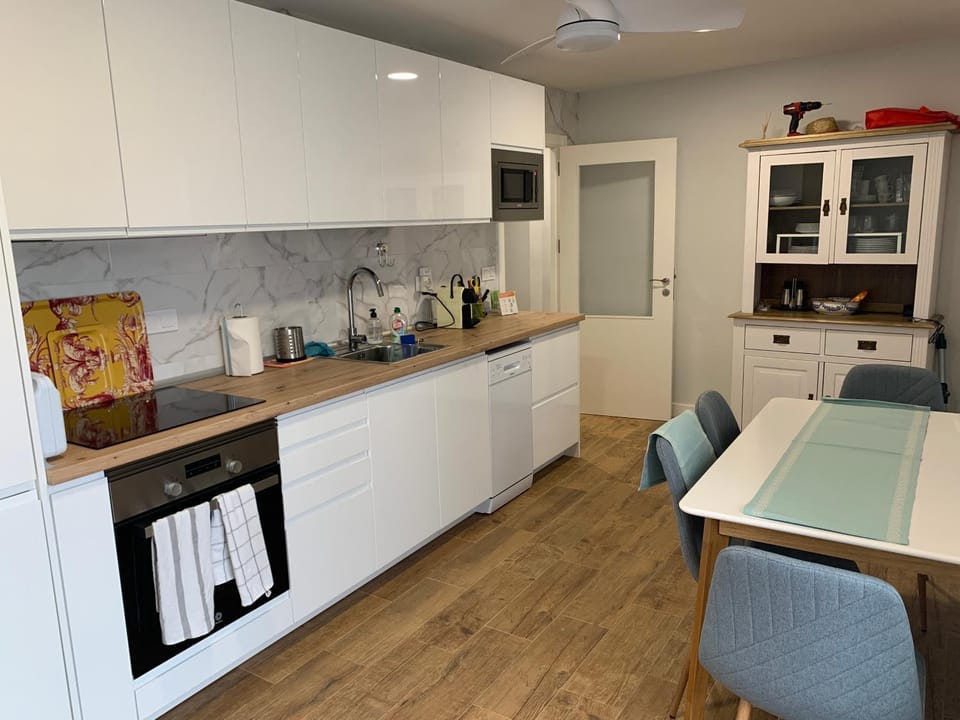Kitchen or kitchenette, Kitchen or kitchenette