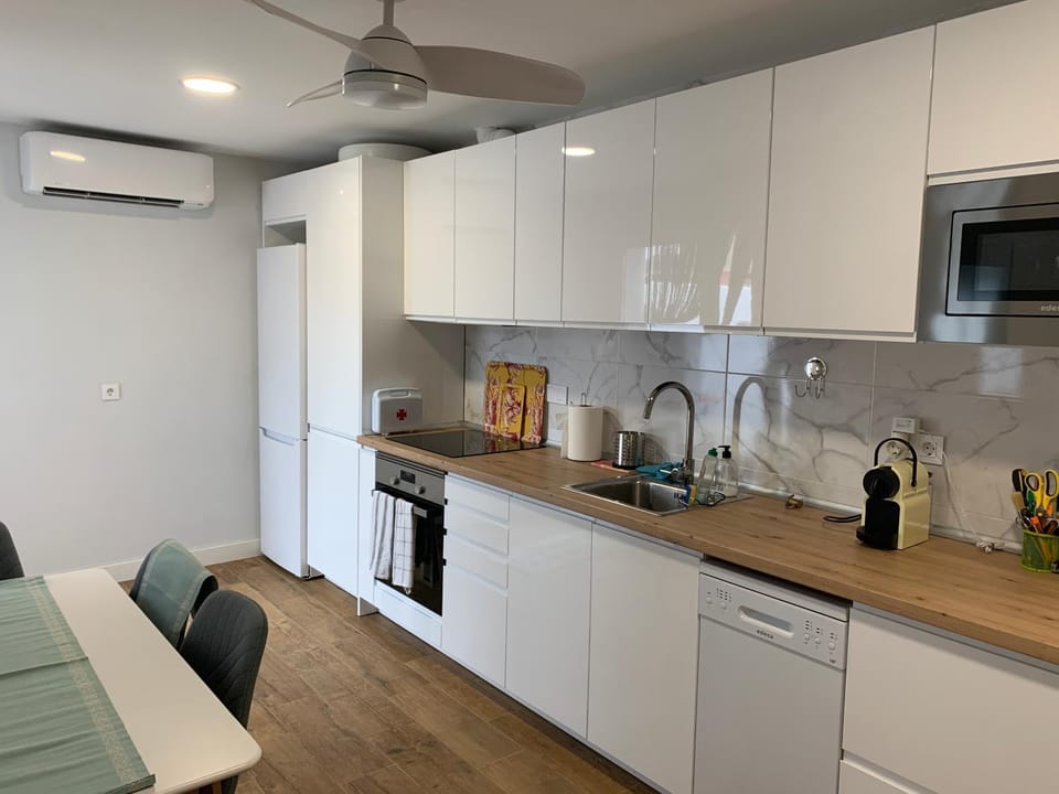 Kitchen or kitchenette, Kitchen or kitchenette