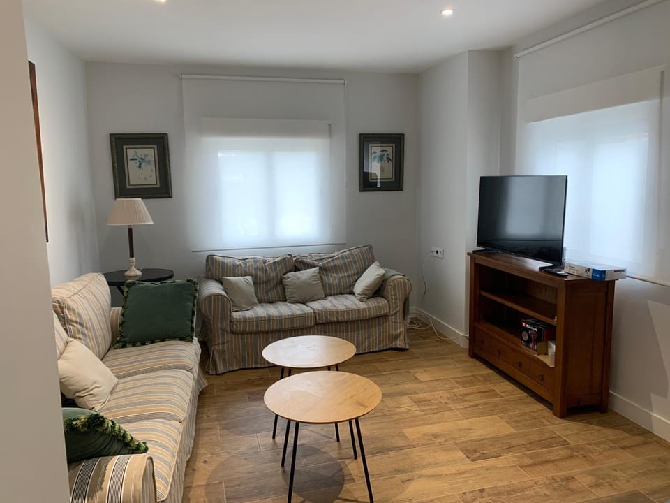 Communal lounge/ TV room, Communal lounge/ TV room