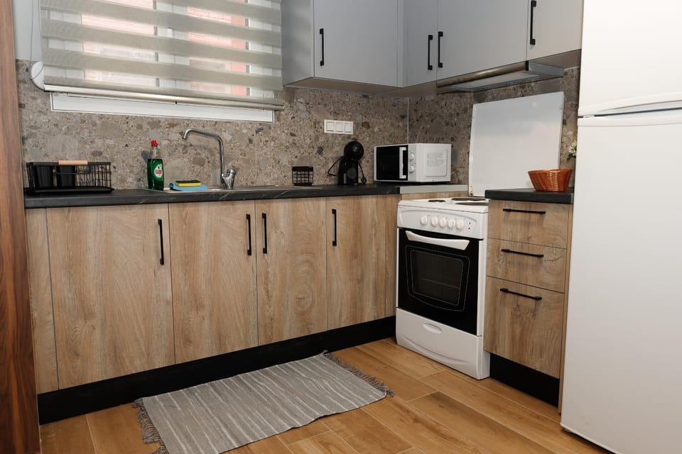 Kitchen or kitchenette, oven, stove