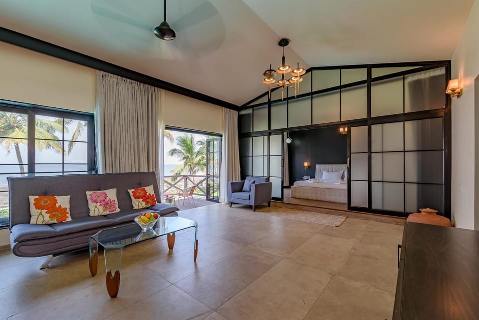 Bed, Photo of the whole room, Seating area, Bedroom