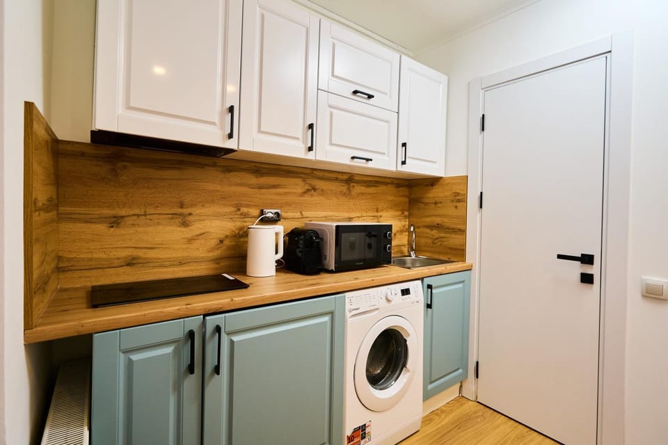 Coffee/tea facilities, Kitchen or kitchenette, microwave, stove, toaster, washing machine