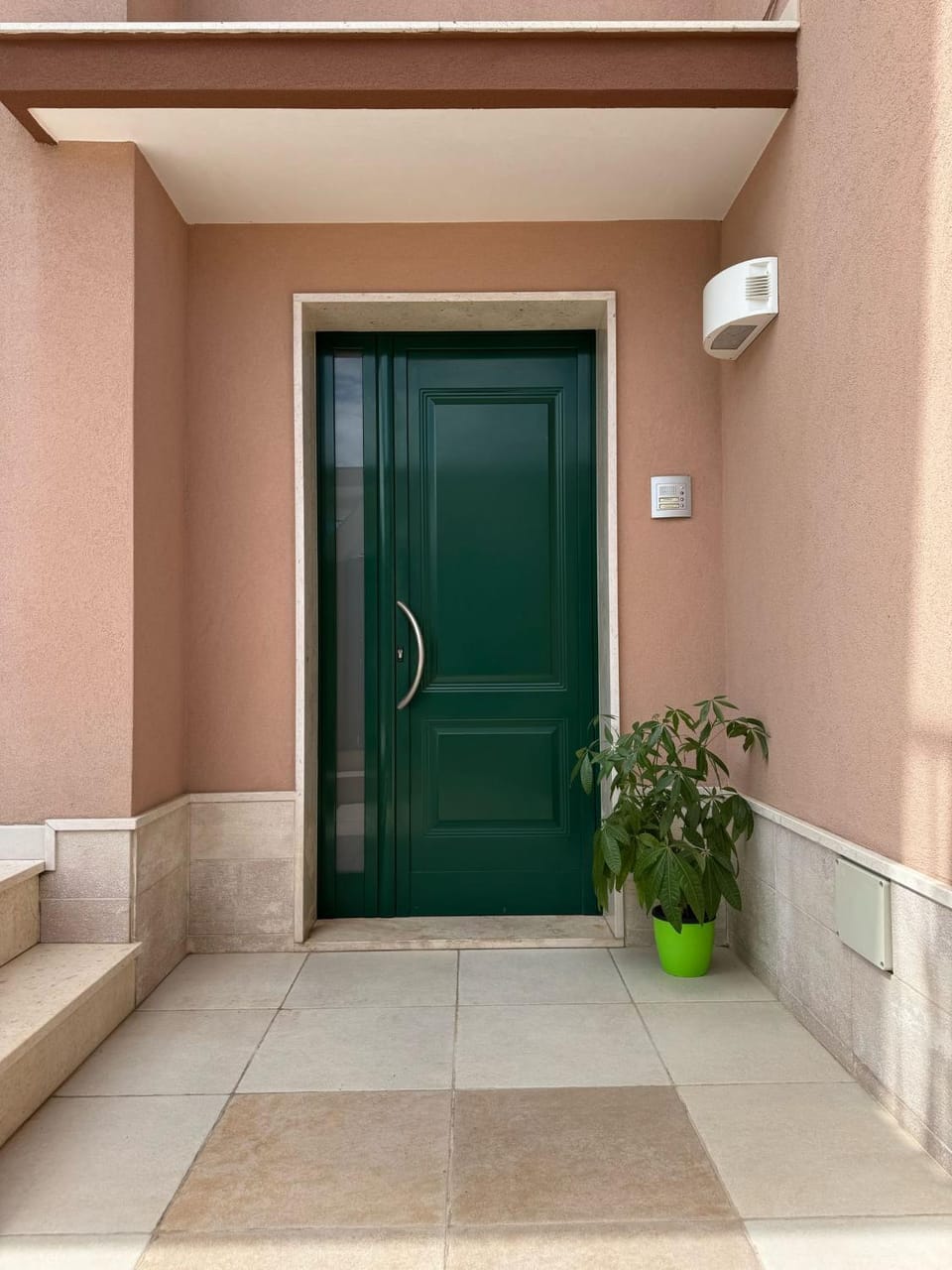 Facade/entrance