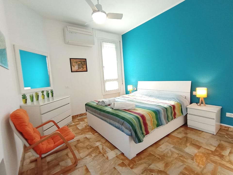 Bed, Photo of the whole room, Bedroom, towels, wardrobe, air conditioner