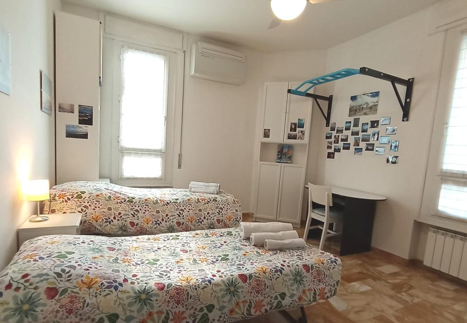 Bed, Bedroom, air conditioner