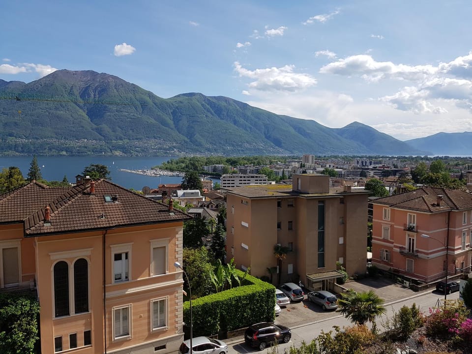 City view, Garden view, Lake view, Landmark view, Mountain view