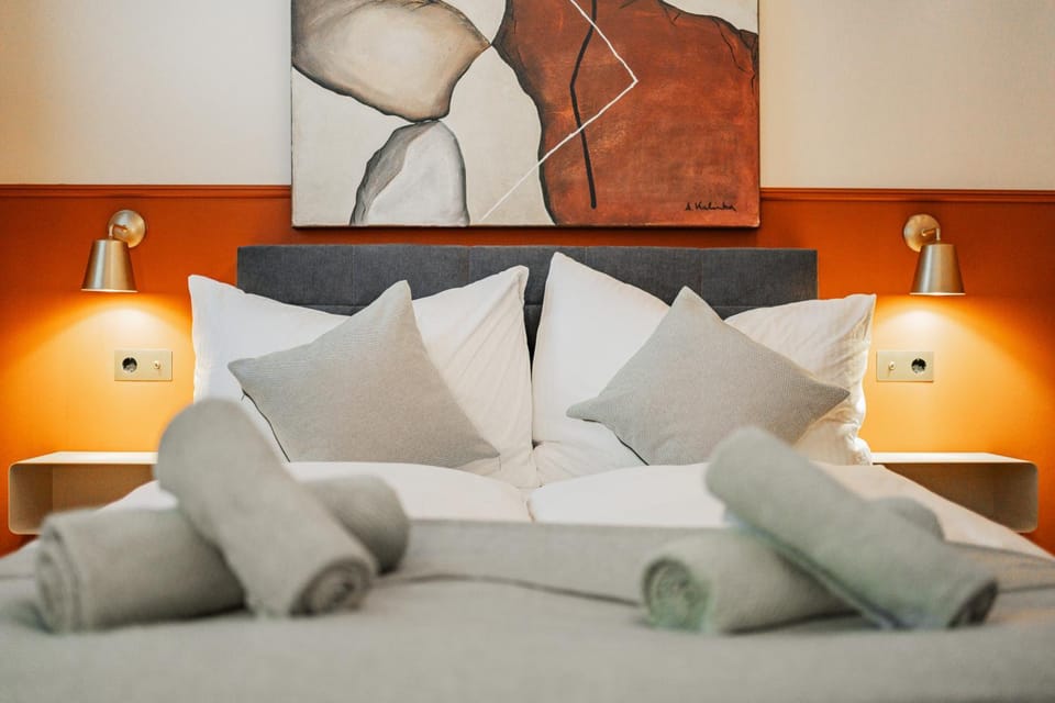 Bed, Decorative detail, Bedroom, towels