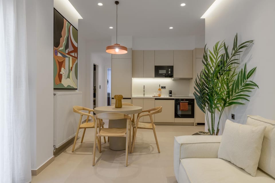 Kitchen or kitchenette, Living room, Seating area, Dining area