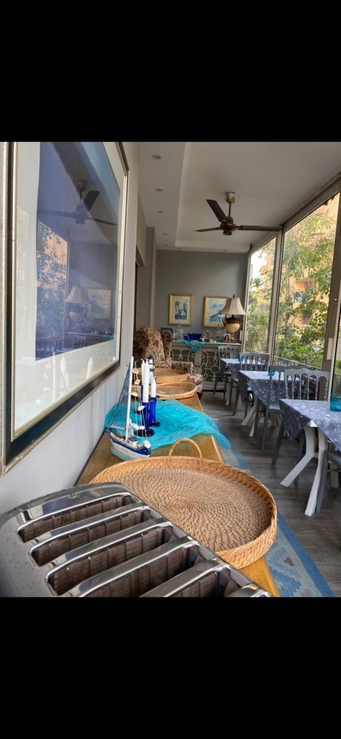 Restaurant/places to eat, Balcony/Terrace