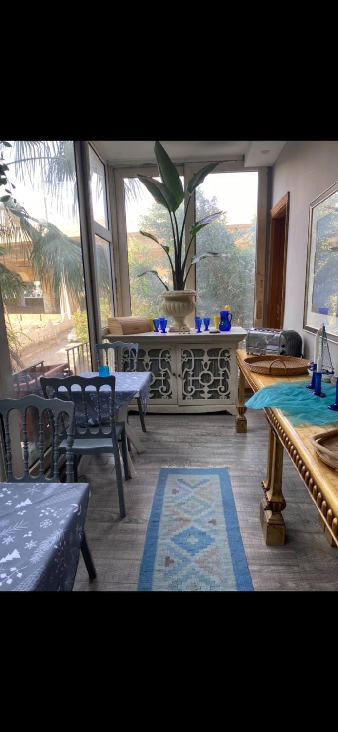 Restaurant/places to eat, Natural landscape, Balcony/Terrace, Seating area, Dining area