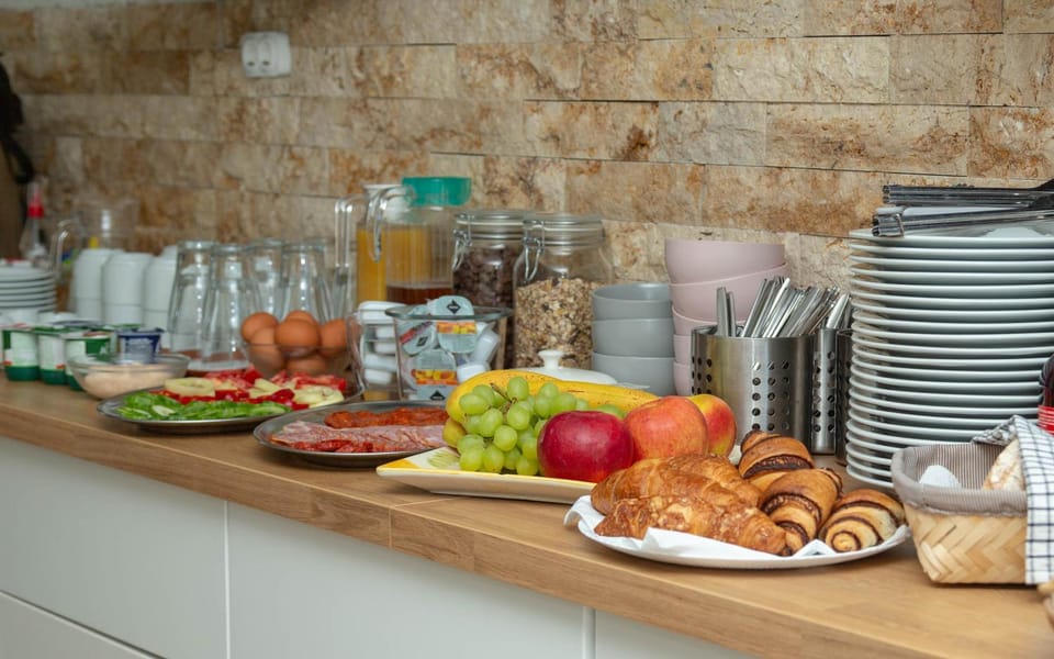 Breakfast, Continental breakfast, Buffet breakfast