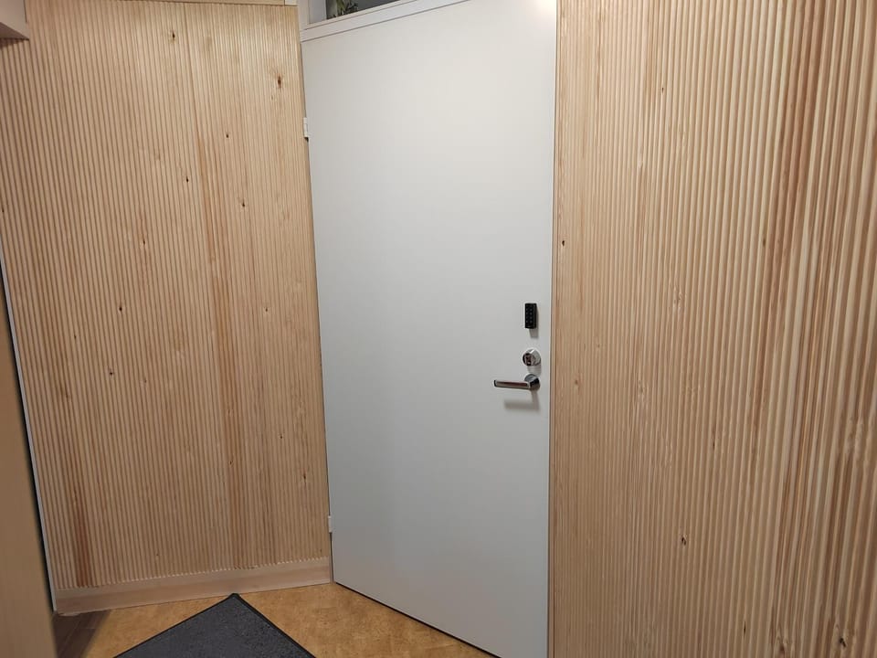 Quiet Private room in shared home - Yksityinen rauhallinen huone kodissa- 15min To city Vacation rental in Helsinki