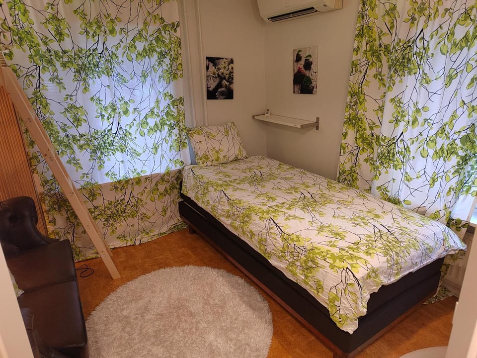 Quiet Private room in shared home - Yksityinen rauhallinen huone kodissa- 15min To city Vacation rental in Helsinki