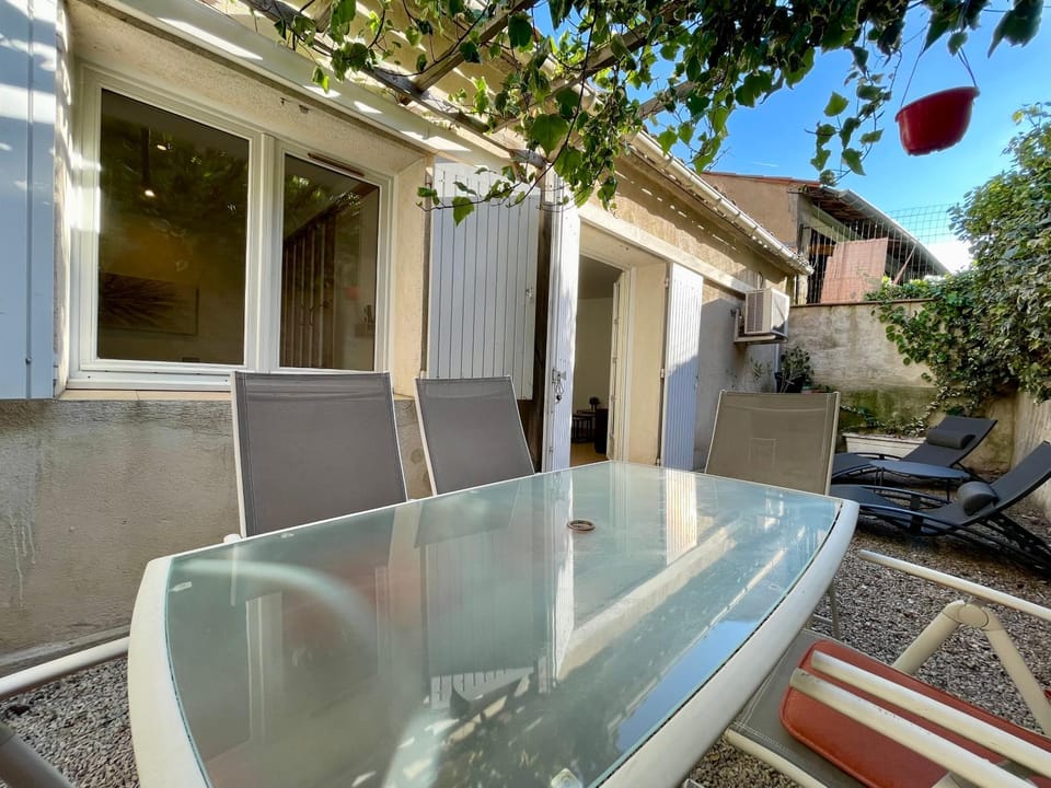 Patio, Garden, sunbed