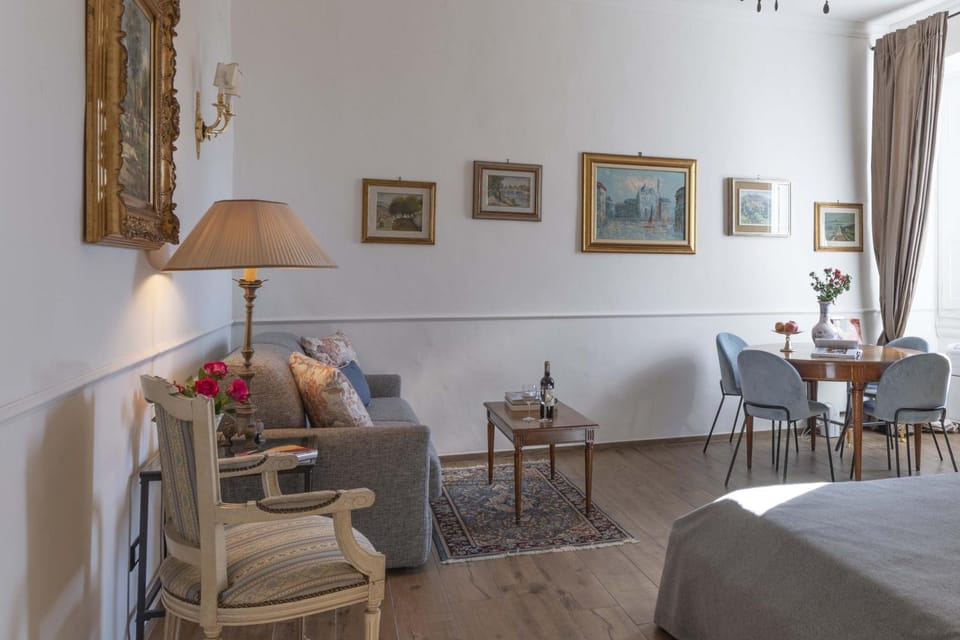 Communal lounge/ TV room, Bed, Living room, Photo of the whole room, Seating area, Dining area, Bedroom