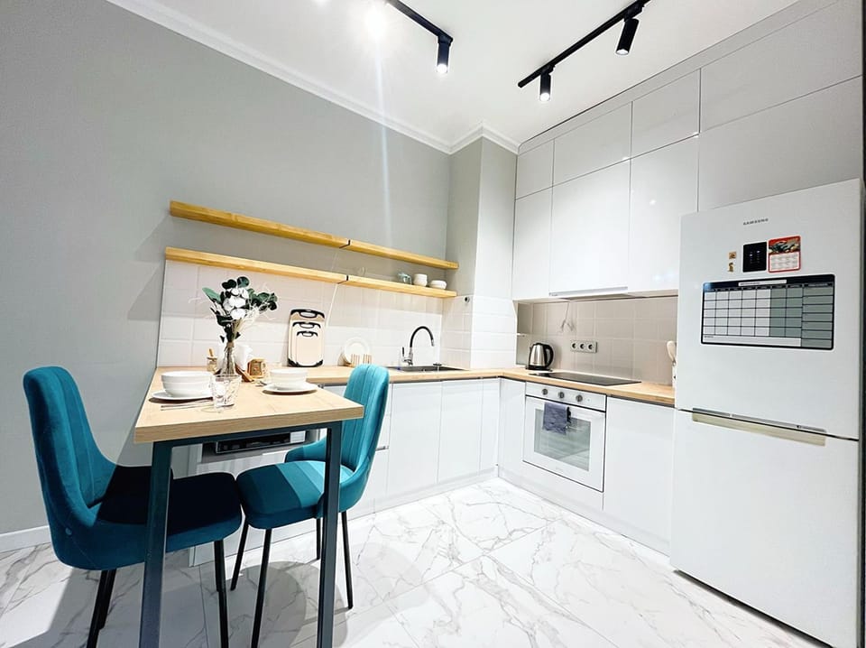 Kitchen or kitchenette, Dining area, oven, stove