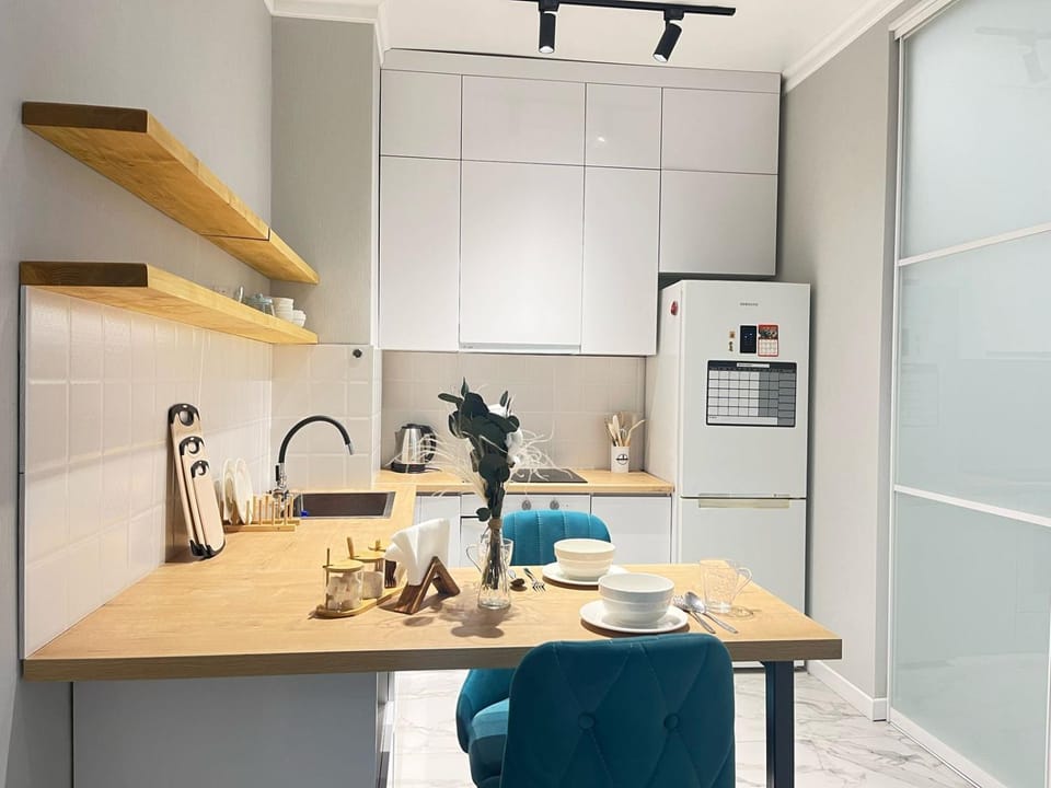Kitchen or kitchenette, Dining area, oven, stove