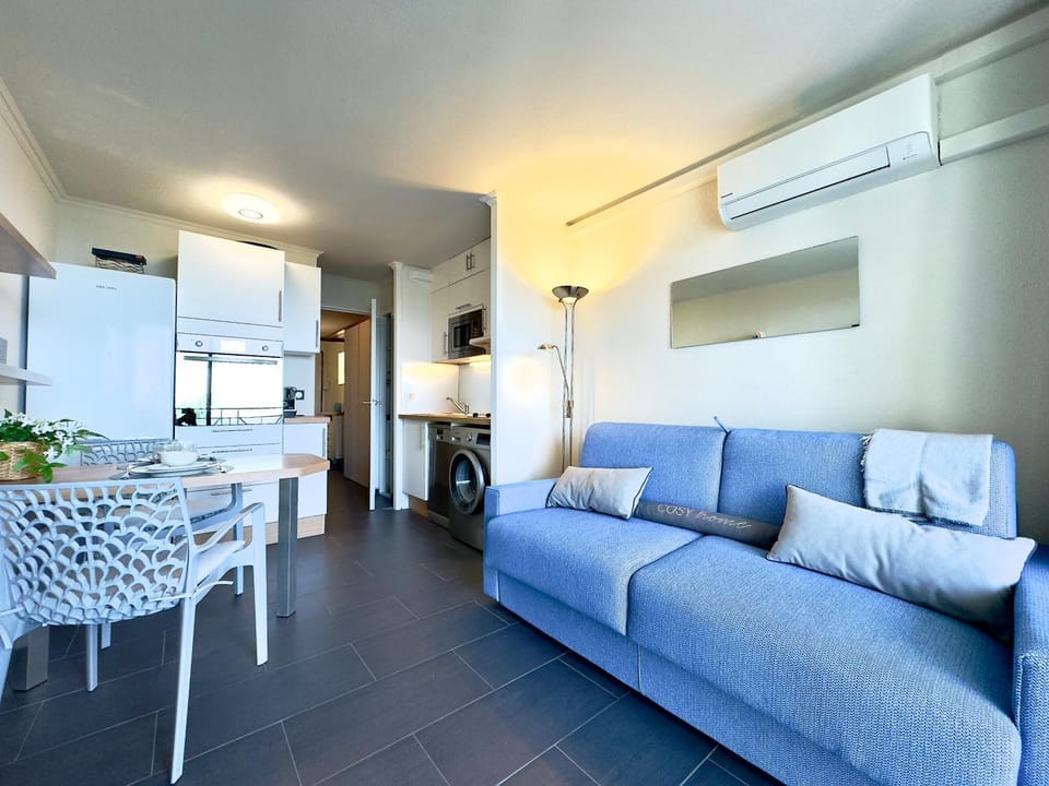 Kitchen or kitchenette, Living room, Dining area, air conditioner
