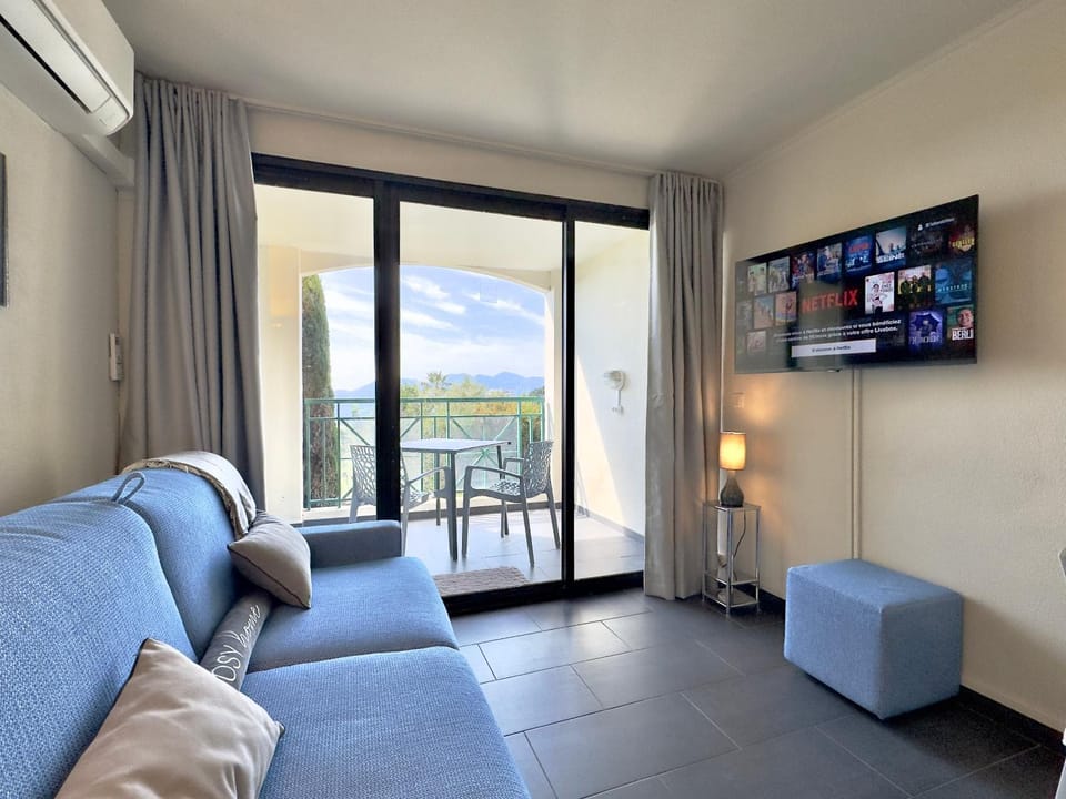 TV and multimedia, Living room, air conditioner