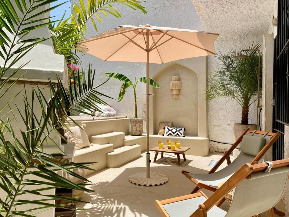 Patio, Seating area, sunbed