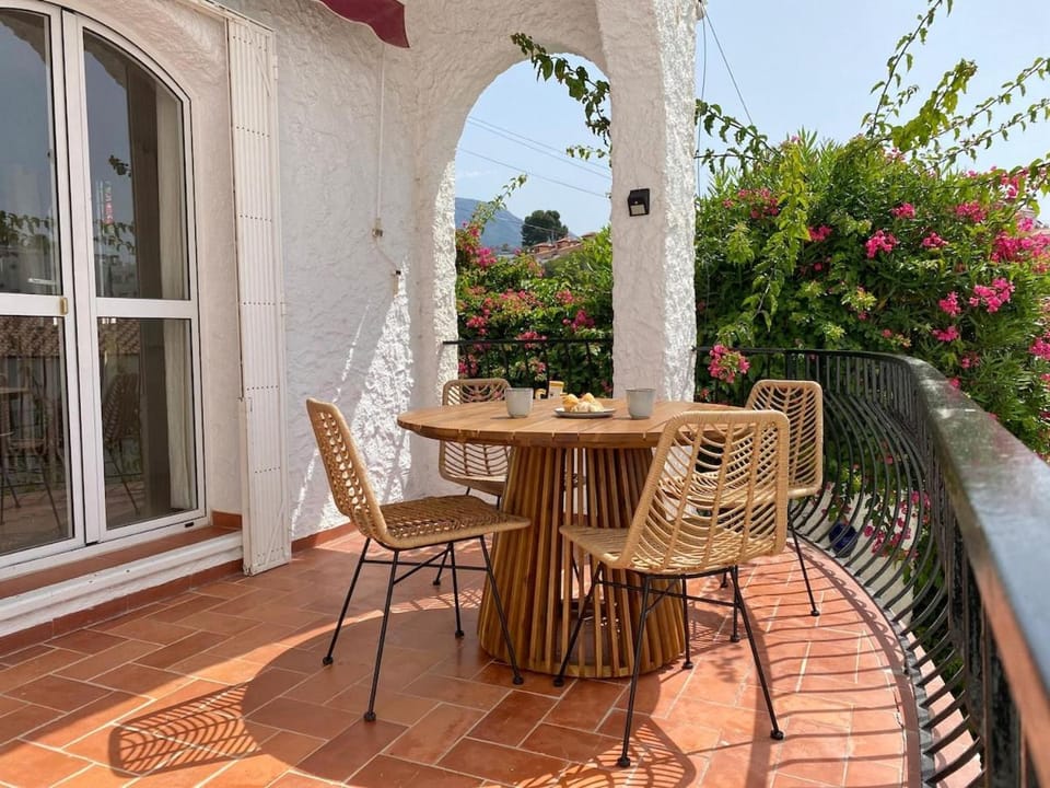 View (from property/room), Balcony/Terrace, Dining area, Garden view