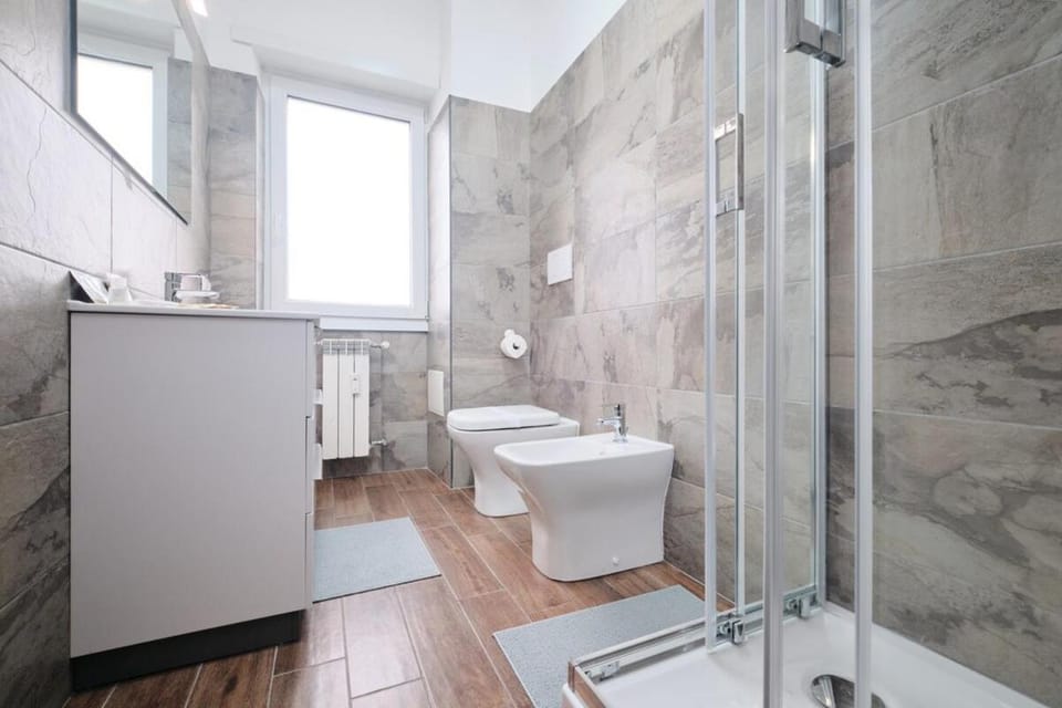 Shower, Toilet, Bathroom, Bath, bidet, towels