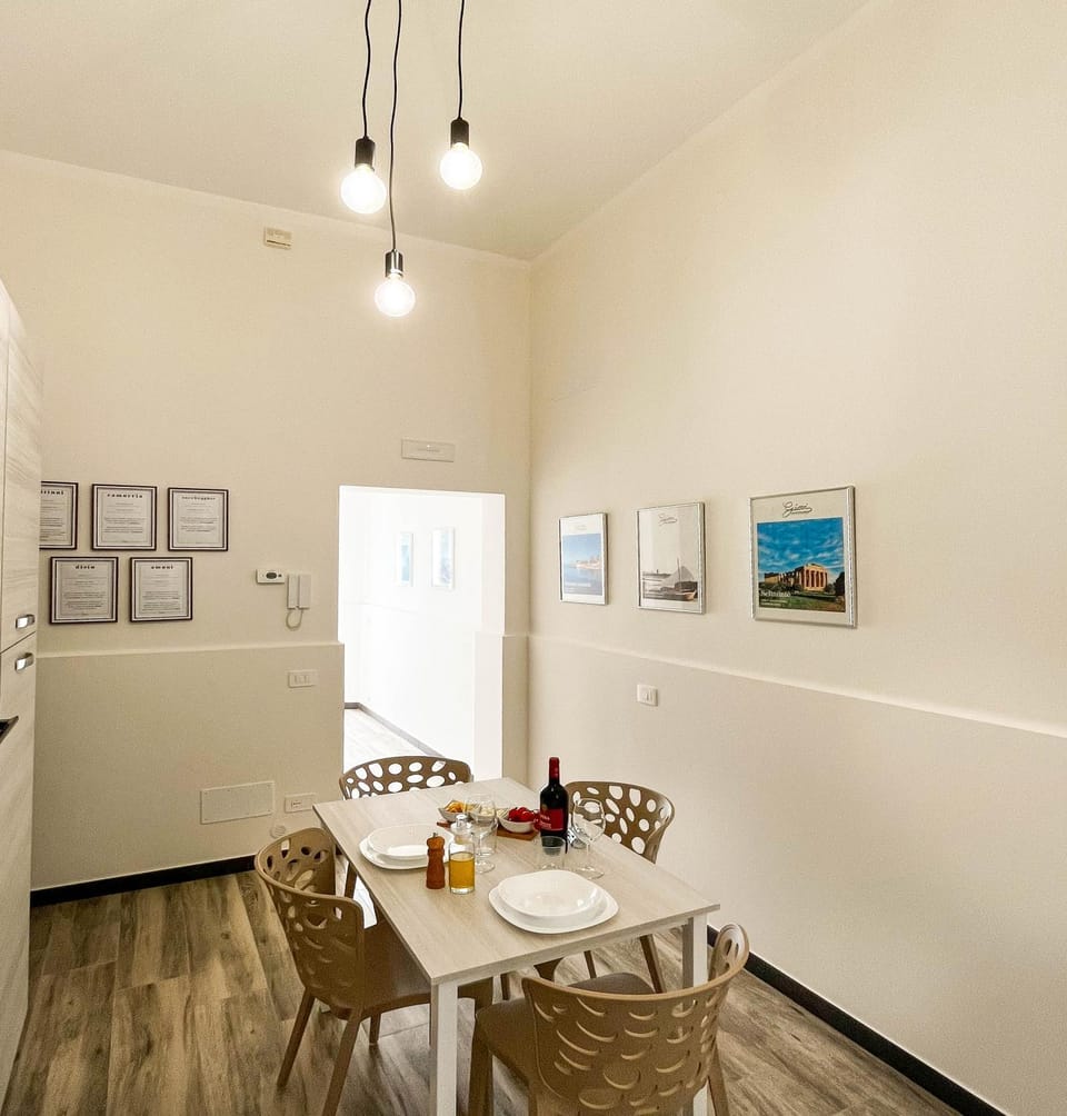 Dining area, kitchen