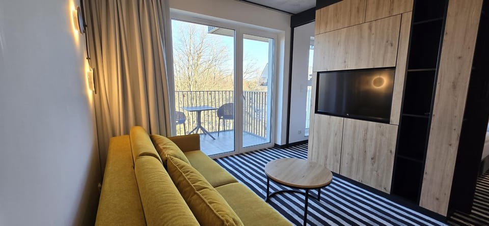 TV and multimedia, Living room, Seating area, Evening entertainment